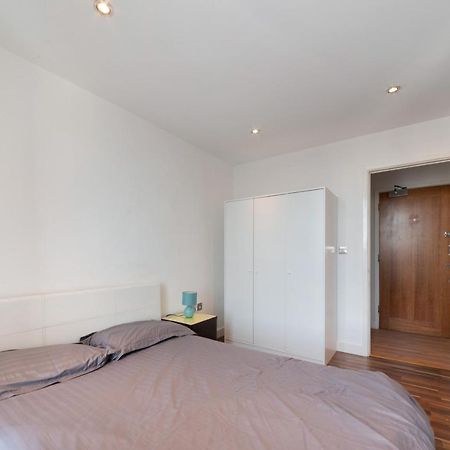 Excel 3 Bedroom Apartment Near City Airport And O2 Arena Лондон Экстерьер фото