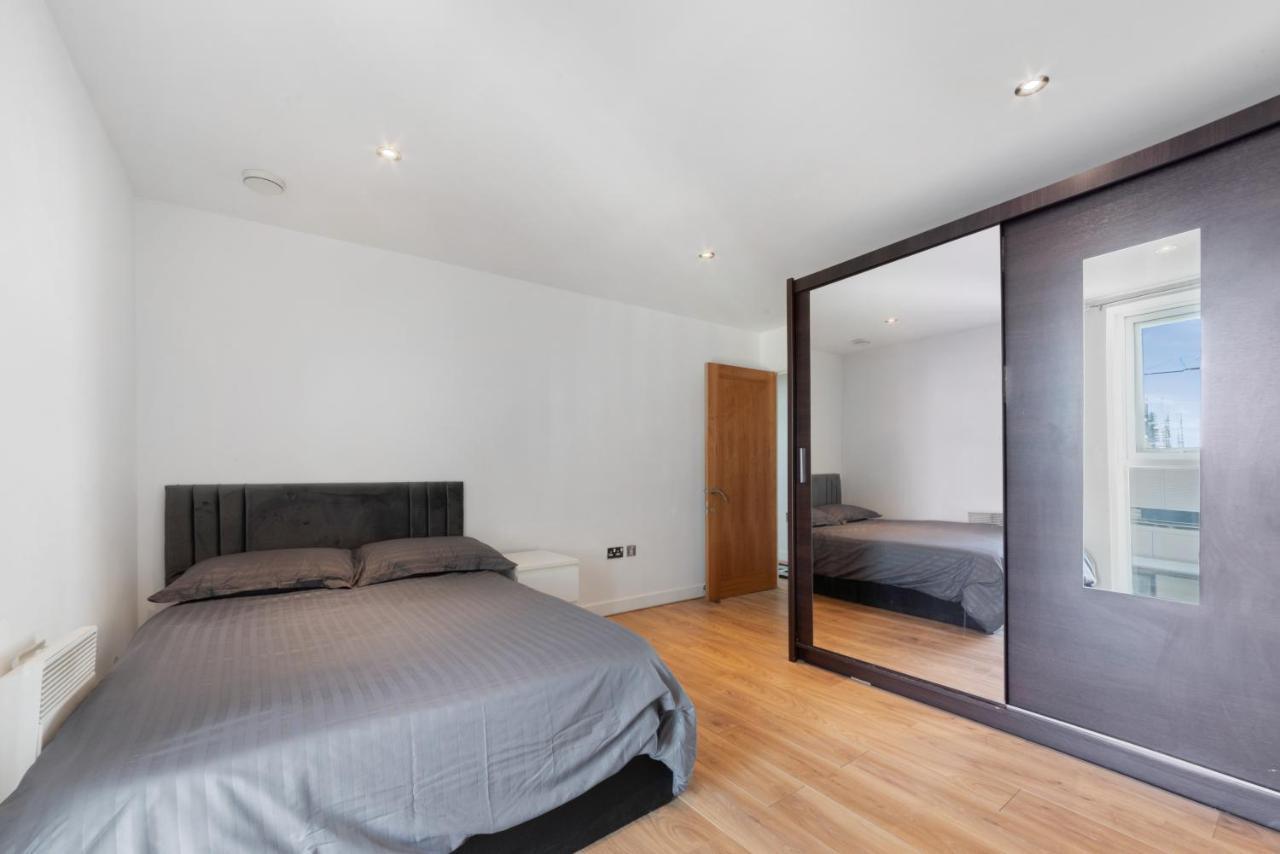 Excel 3 Bedroom Apartment Near City Airport And O2 Arena Лондон Экстерьер фото